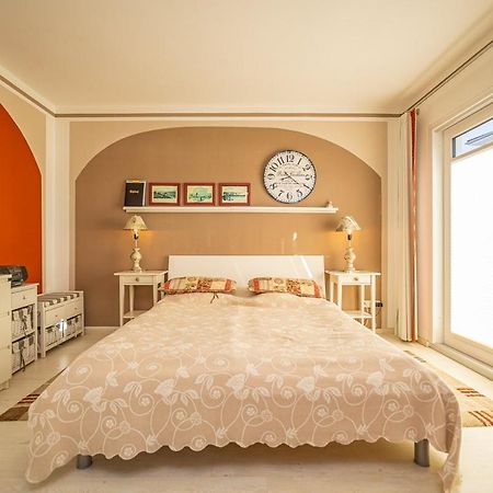 Studio 2 Im Eg Haus Stranddistel, Geschmackvoll Eingerichtete Ferienwohnung Fur 2 Personen In ซิงสท์ ภายนอก รูปภาพ